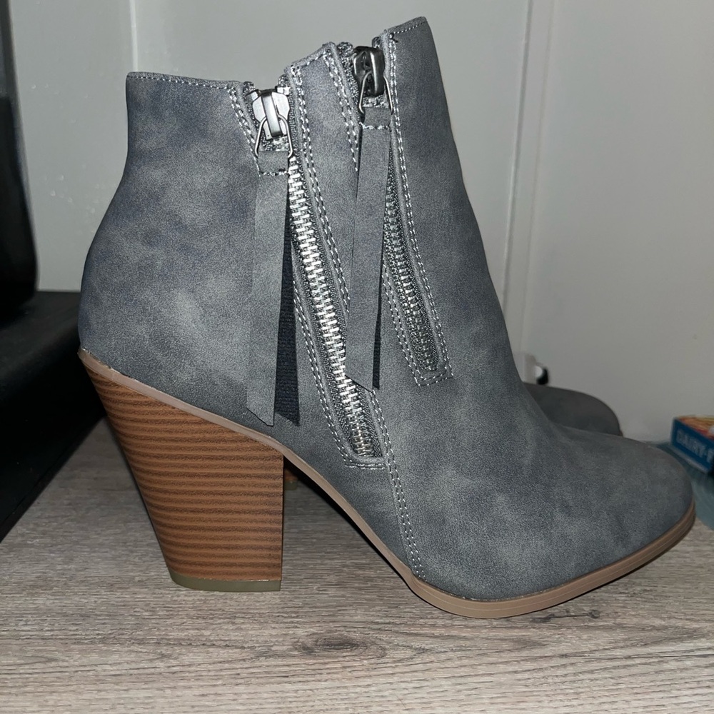 Journee Booties